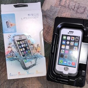 iPhone 5/5s life proof case